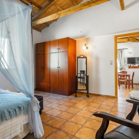 Villa Tassoula Isomata Luaran gambar