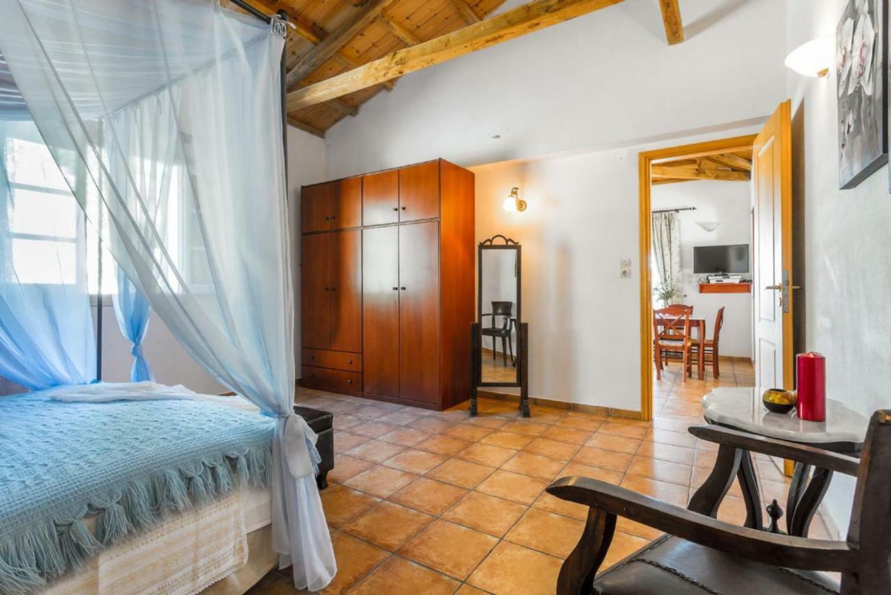 Villa Tassoula Isomata Luaran gambar