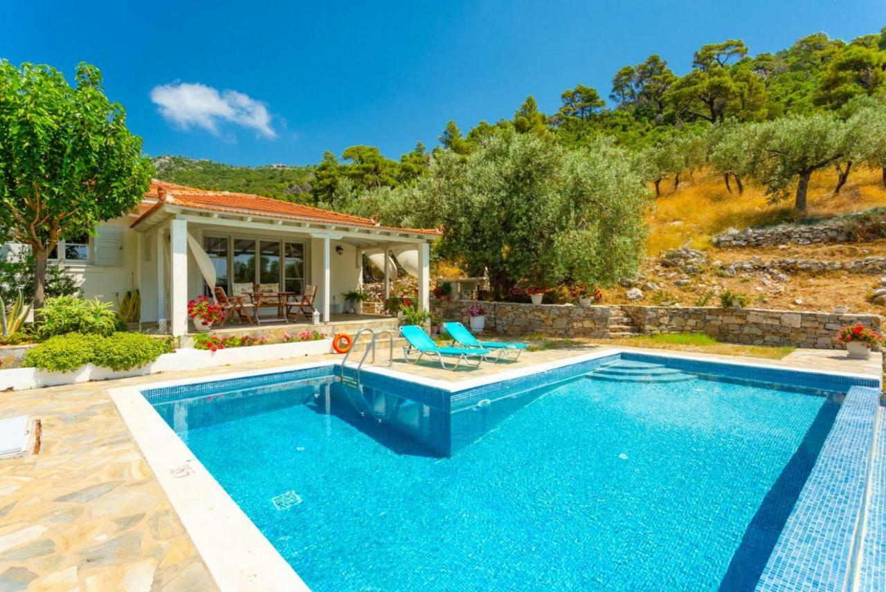 Villa Tassoula Isomata Luaran gambar