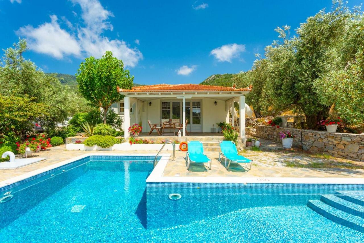 Villa Tassoula Isomata Luaran gambar